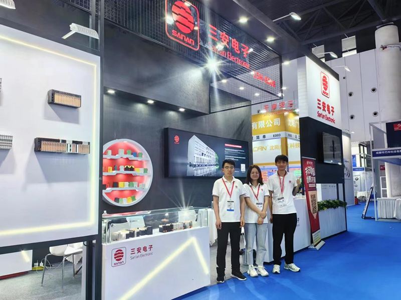 Chongdu Industry Expo блести с блясъка на San'an